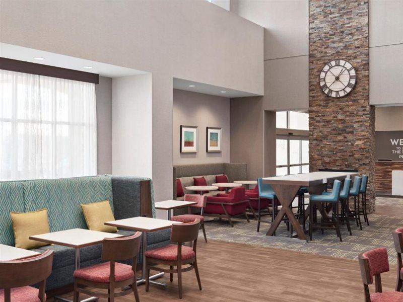 Hampton Inn & Suites Kelowna, British Columbia, Canada מראה חיצוני תמונה