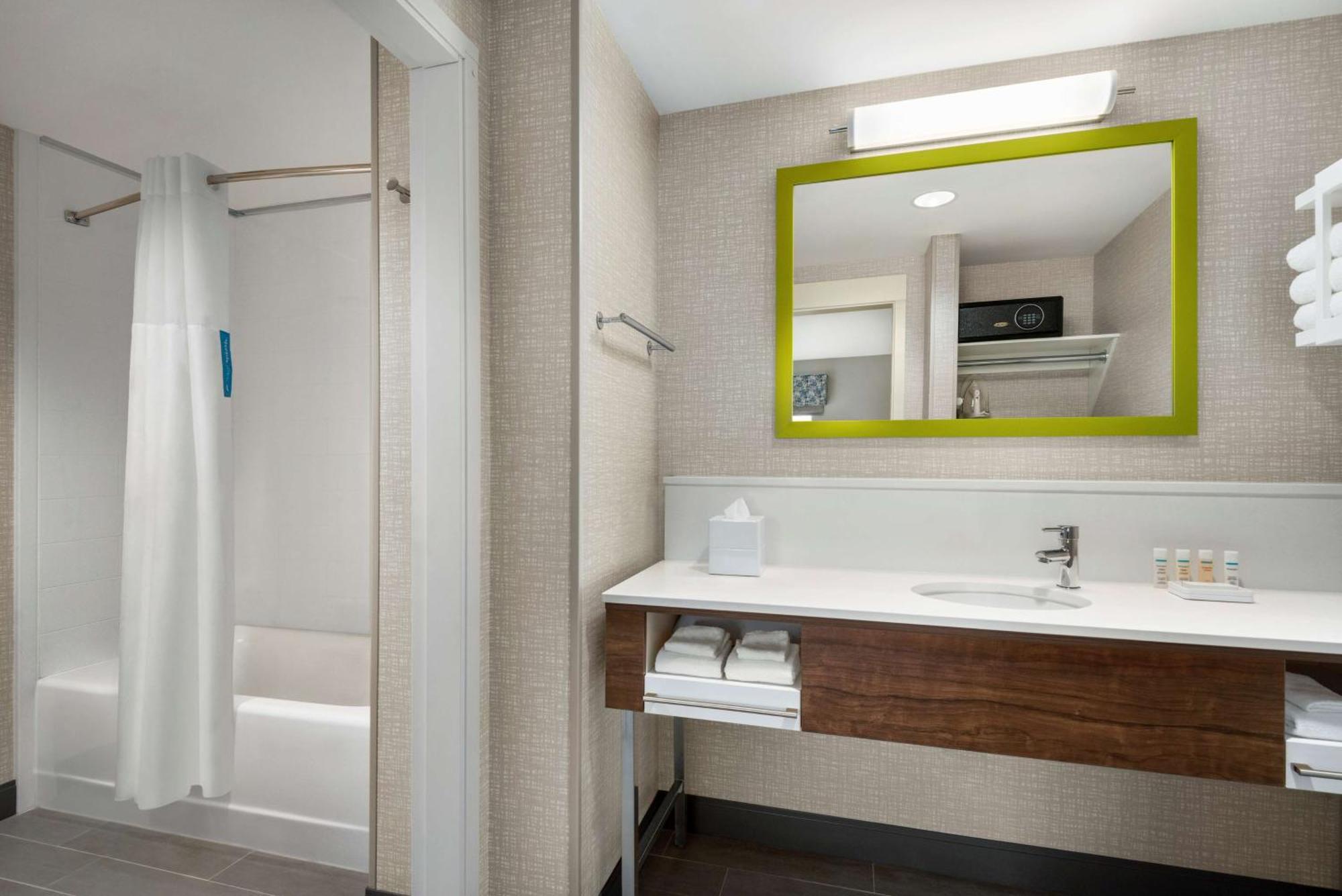 Hampton Inn & Suites Kelowna, British Columbia, Canada מראה חיצוני תמונה