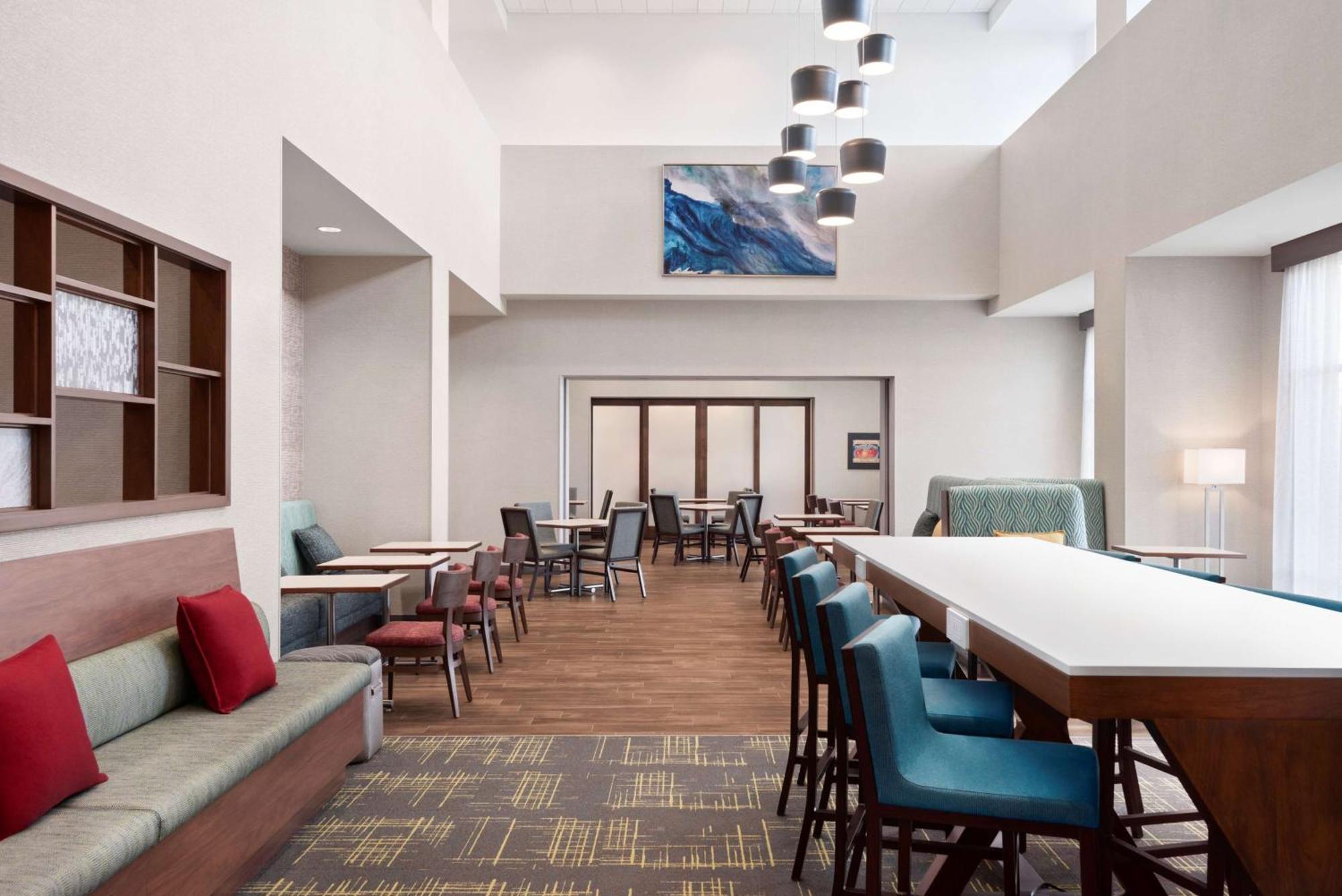 Hampton Inn & Suites Kelowna, British Columbia, Canada מראה חיצוני תמונה