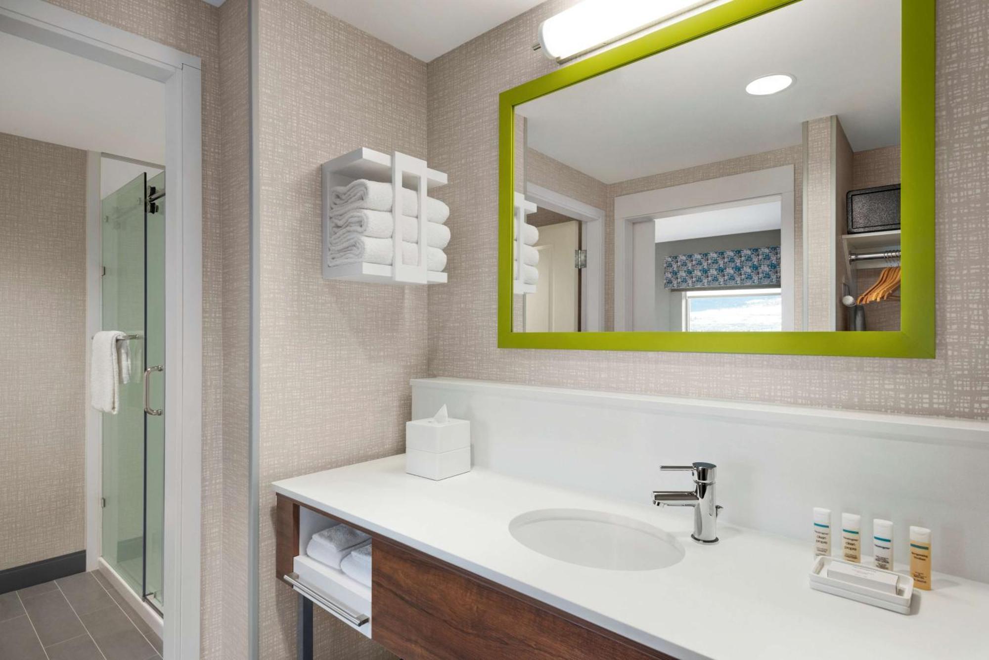 Hampton Inn & Suites Kelowna, British Columbia, Canada מראה חיצוני תמונה